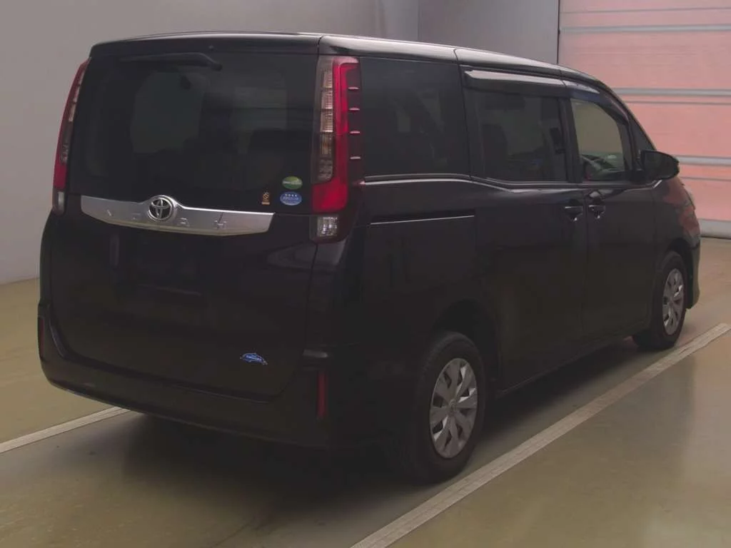 Toyota Noah 2016