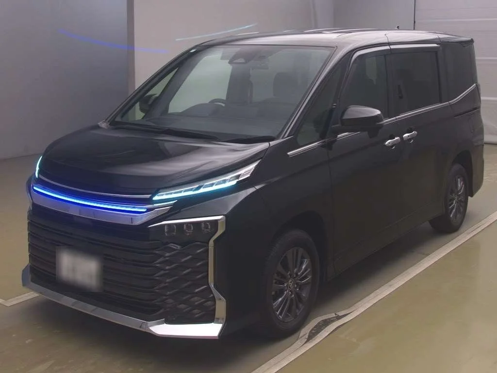Toyota Voxy 2024