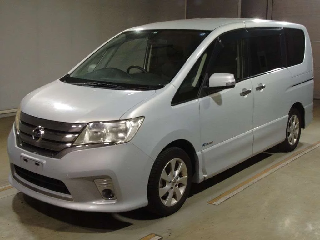 Nissan Serena 2014