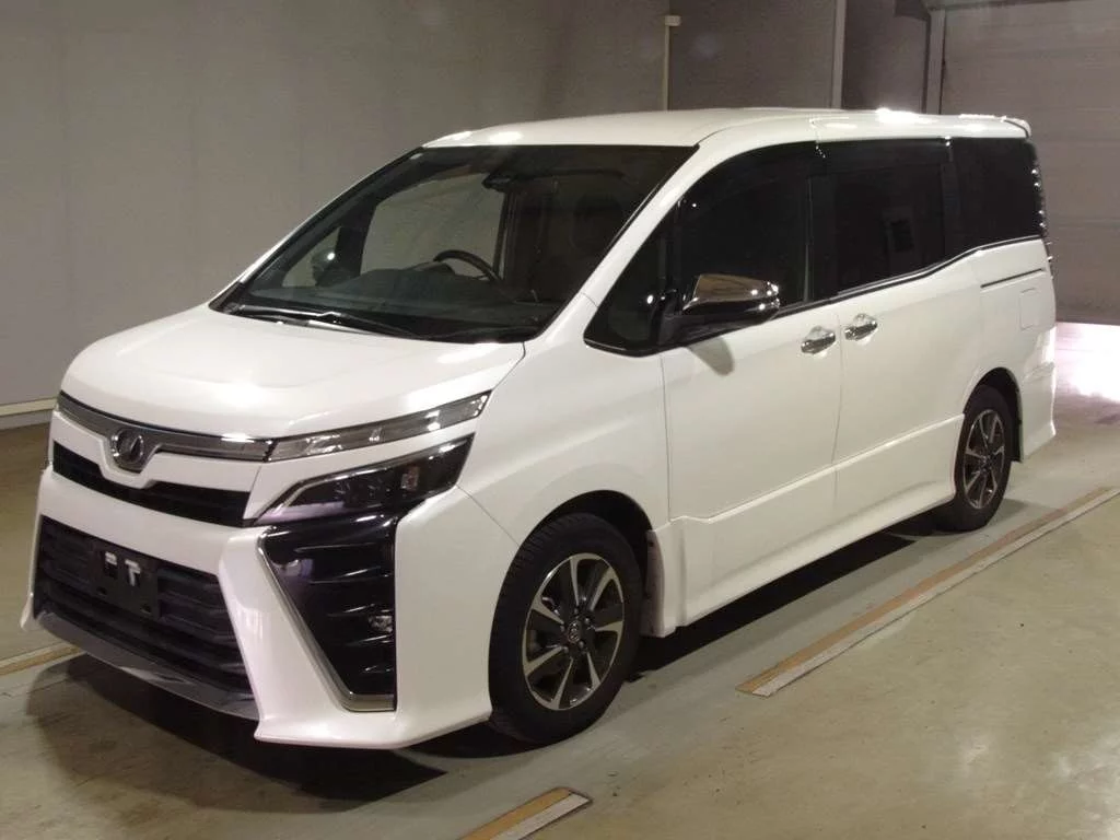 Toyota Voxy 2018