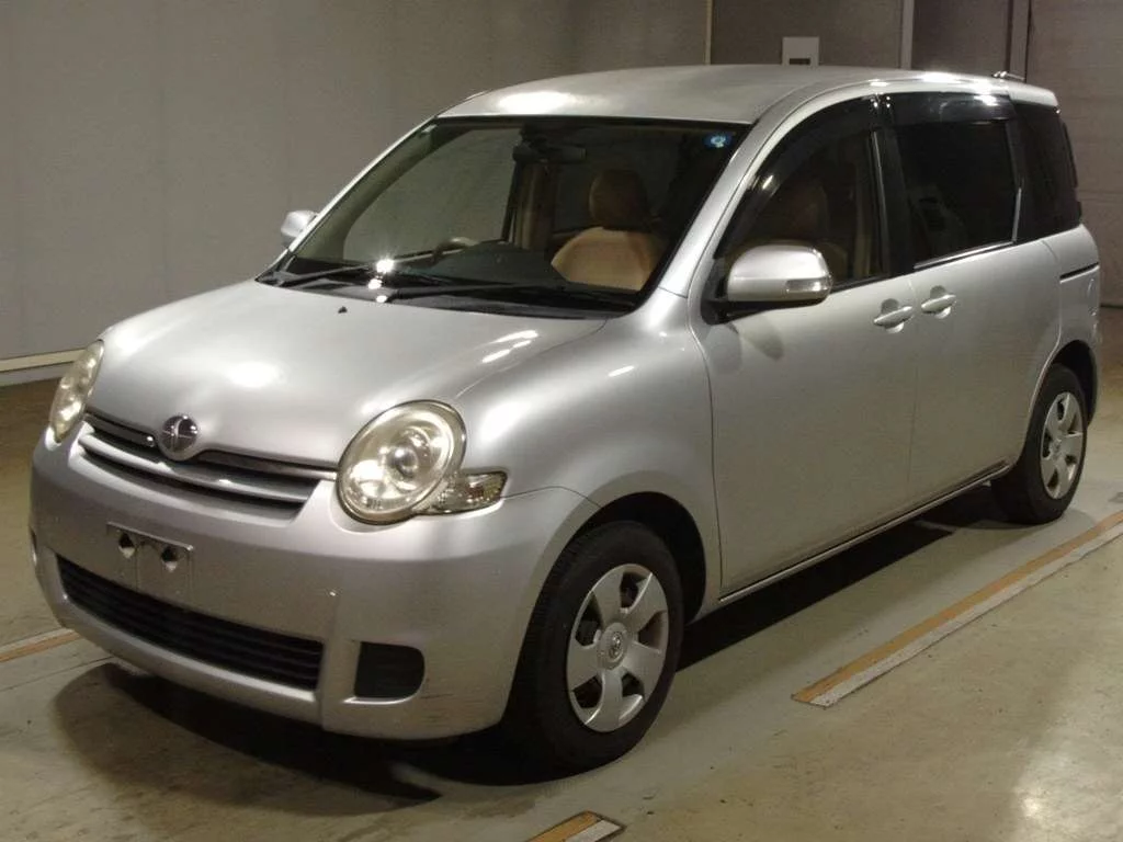 Toyota Sienta 2015
