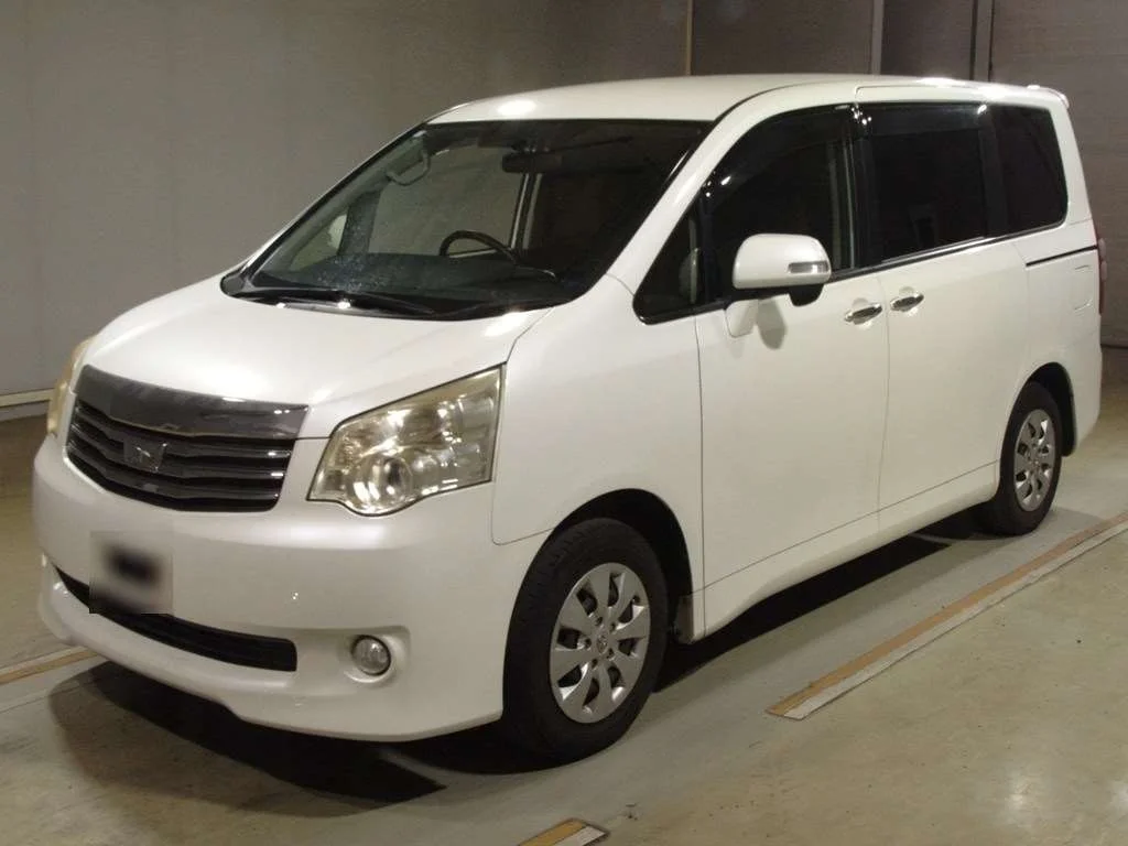 Toyota Noah 2013