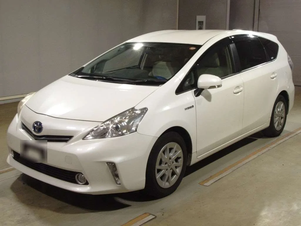 Toyota Prius Alpha 2012