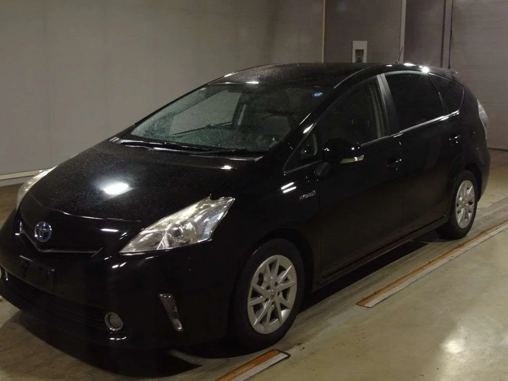 Toyota Prius Alpha 2013