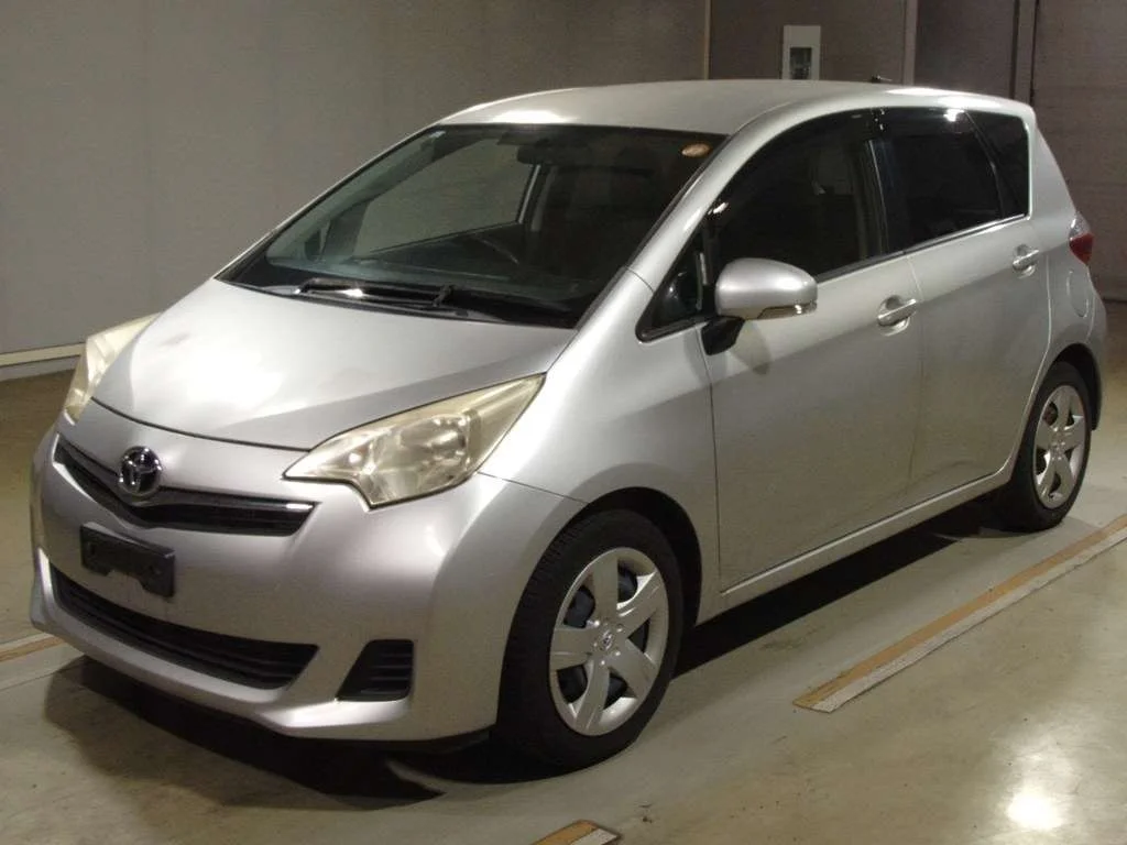 Toyota Ractis 2013