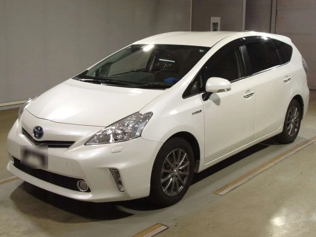 Toyota Prius Alpha 2013