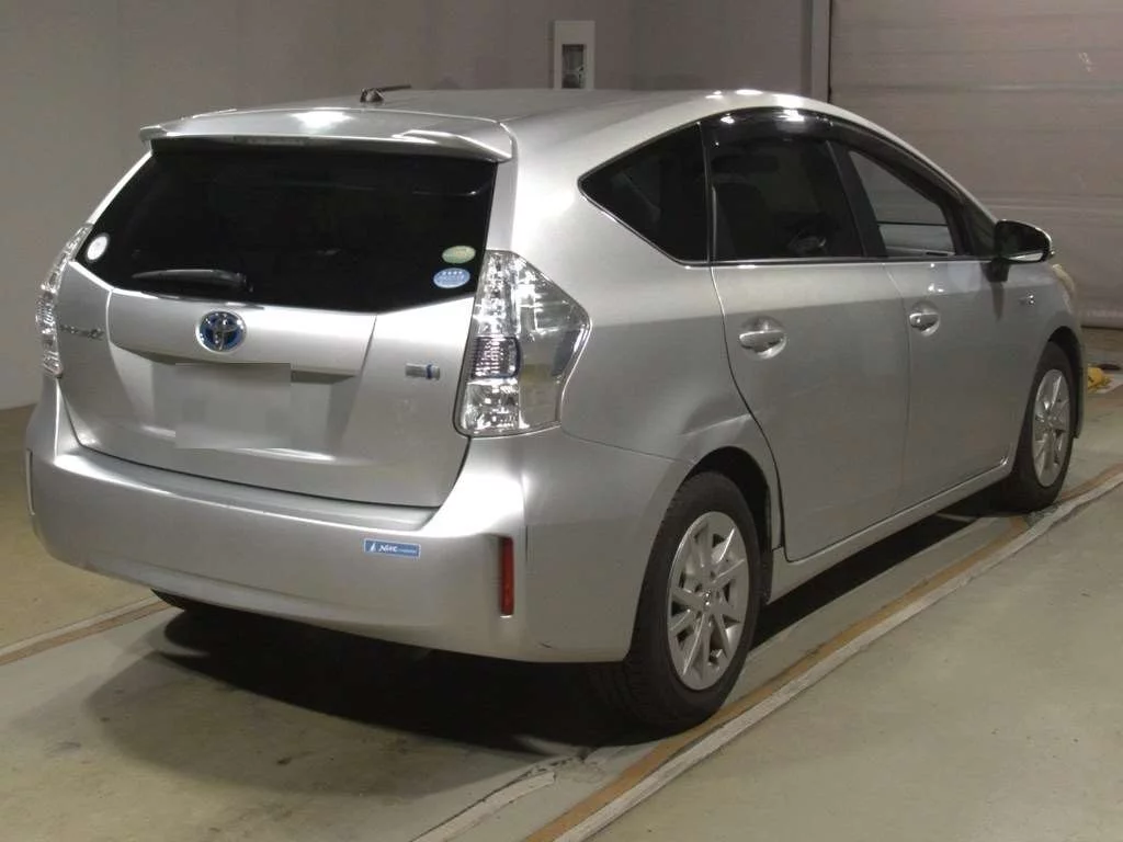 Toyota Prius Alpha 2013