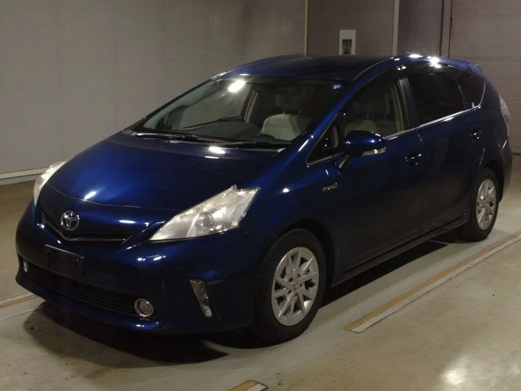Toyota Prius Alpha 2012