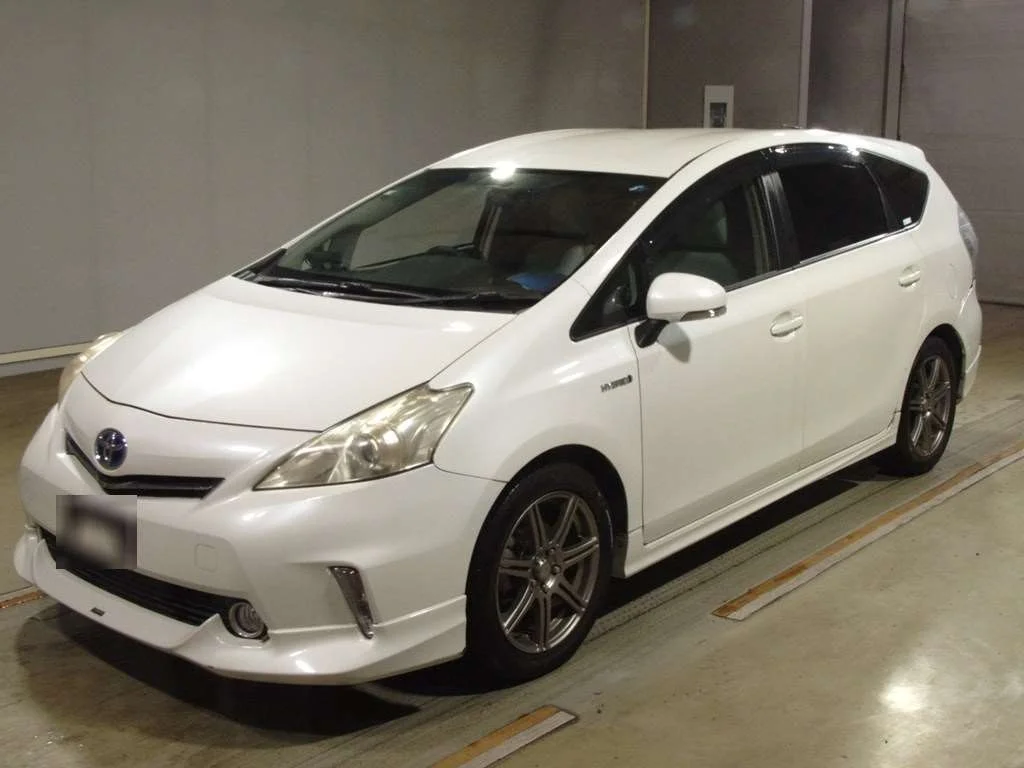 Toyota Prius Alpha 2011