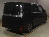 Цена авто Toyota Voxy с аукционов Японии, номер кузова ZRR80W, пробег 67 000, оценка 2