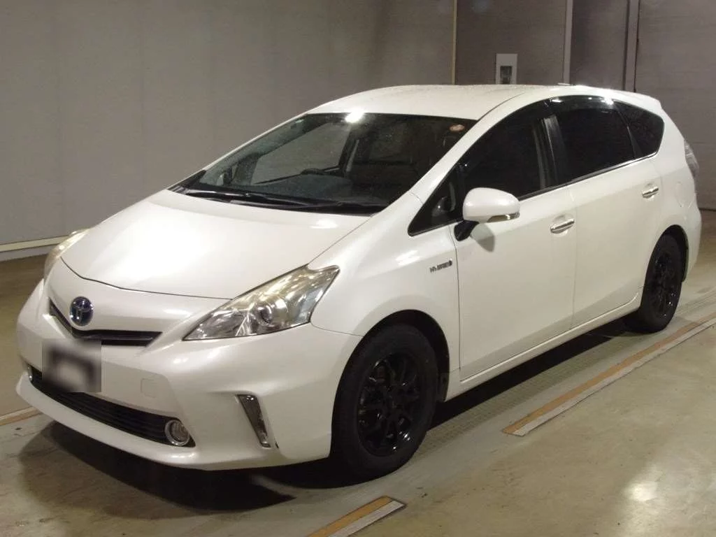 Toyota Prius Alpha 2014