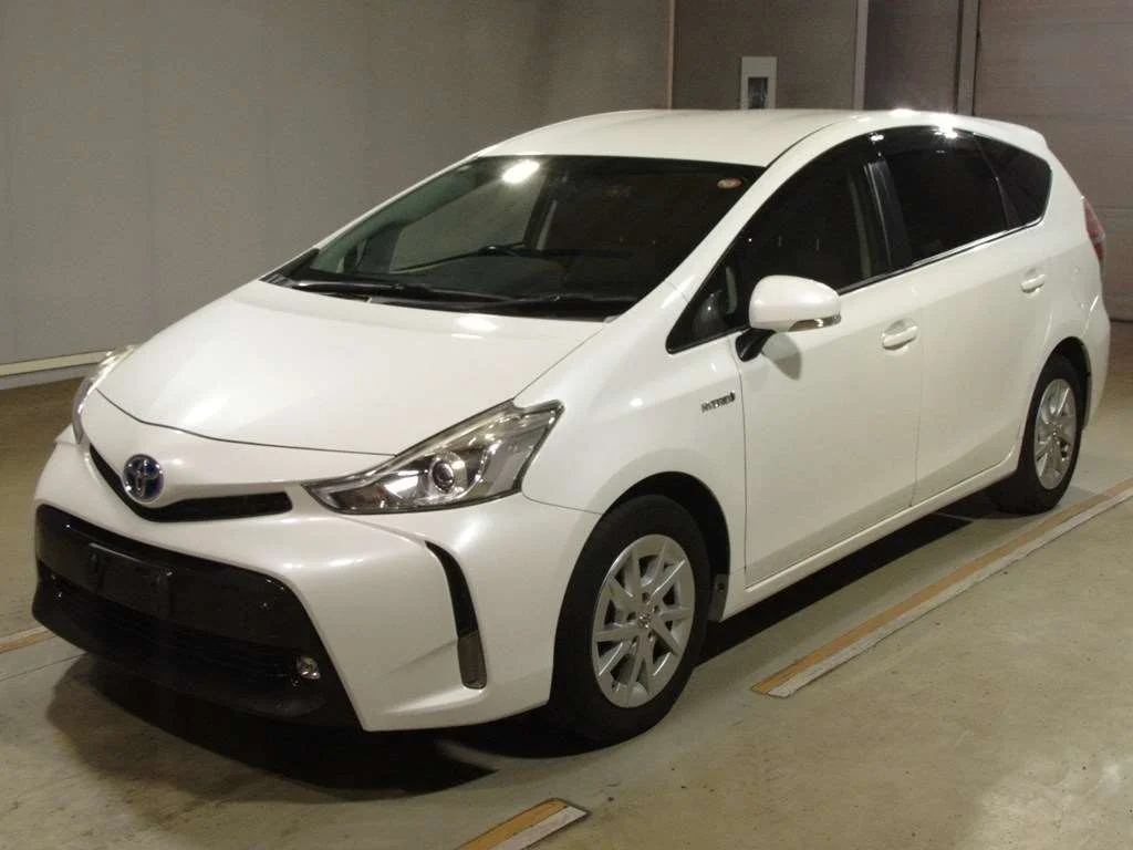 Toyota Prius Alpha 2015