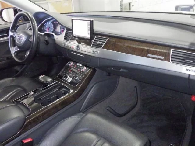 Audi A8  с аукциона в Японии