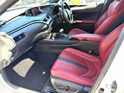 LEXUS UX 4