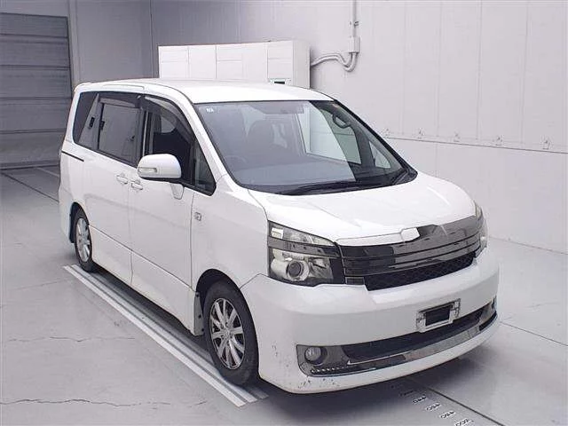 Toyota Voxy 2011