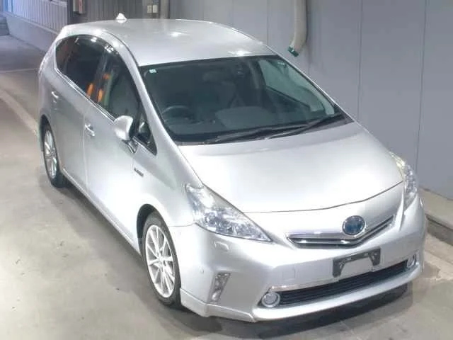 Toyota Prius Alpha 2011