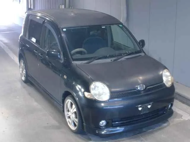 Toyota Sienta 2005