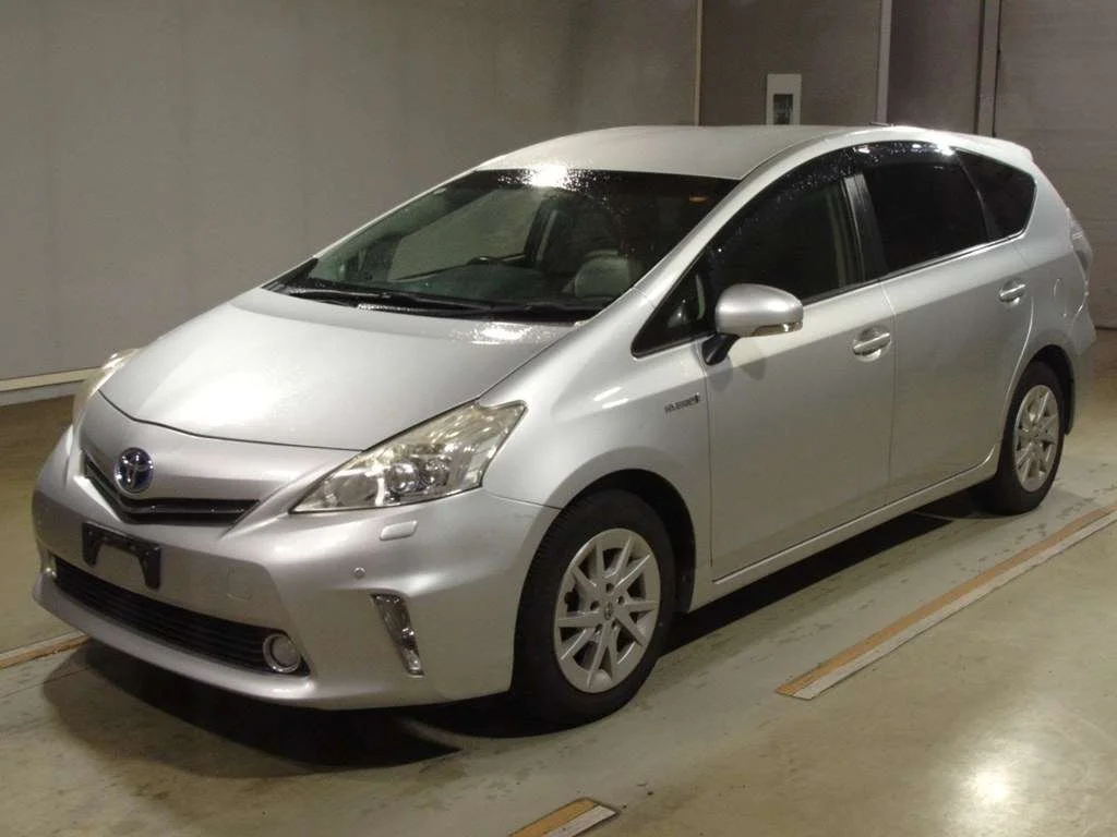 Toyota Prius Alpha 2012
