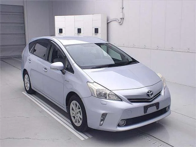 Toyota Prius Alpha 2011
