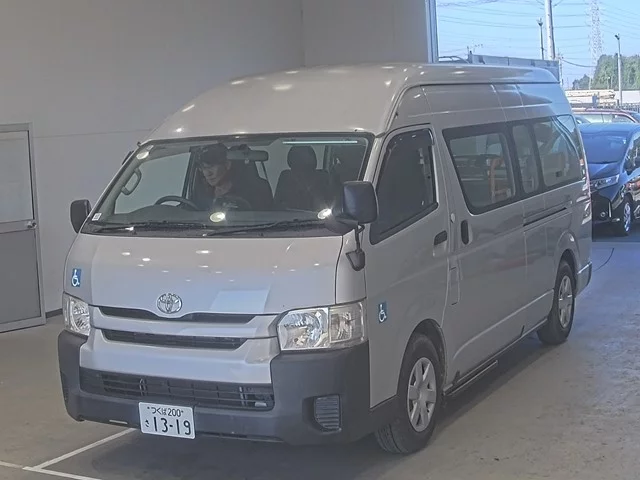 Toyota HiAce 2017