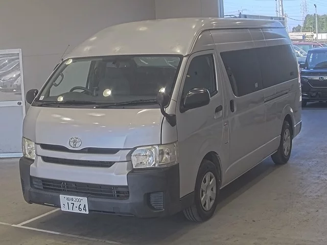 Toyota HiAce  с аукциона в Японии