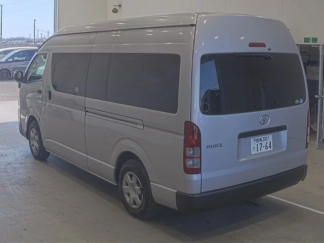 Toyota HiAce  с аукциона в Японии