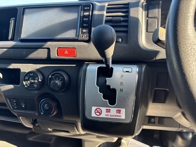 Toyota HiAce  с аукциона в Японии