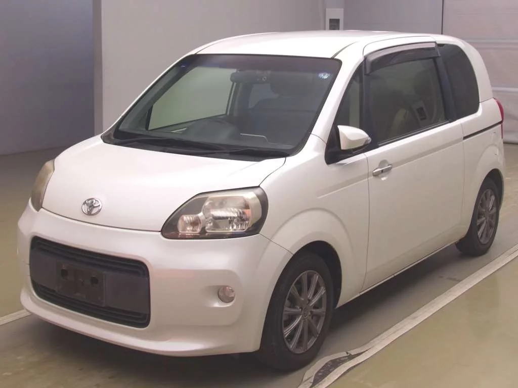 Toyota Porte 2013