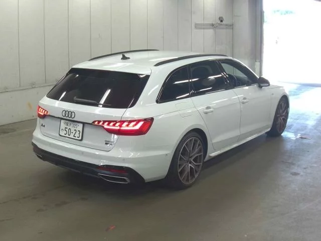 Audi A4 Avant  с аукциона в Японии