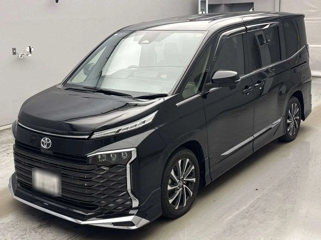Toyota Voxy 2024