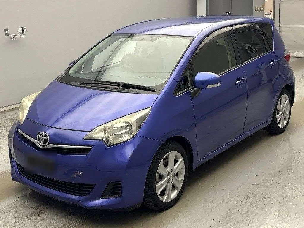 Toyota Ractis 2013