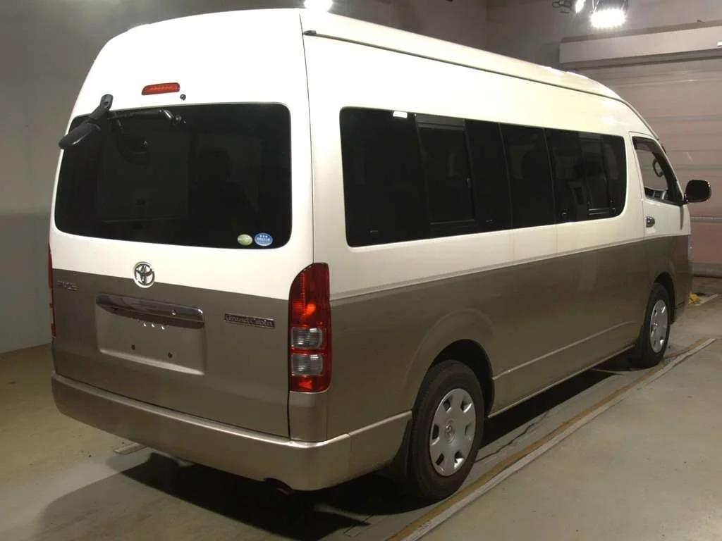 Toyota HiAce  с аукциона в Японии