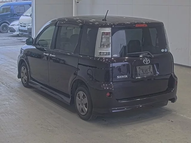 Toyota Sienta  с аукциона в Японии
