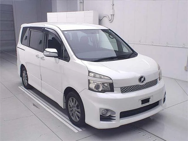 Toyota Voxy 2011