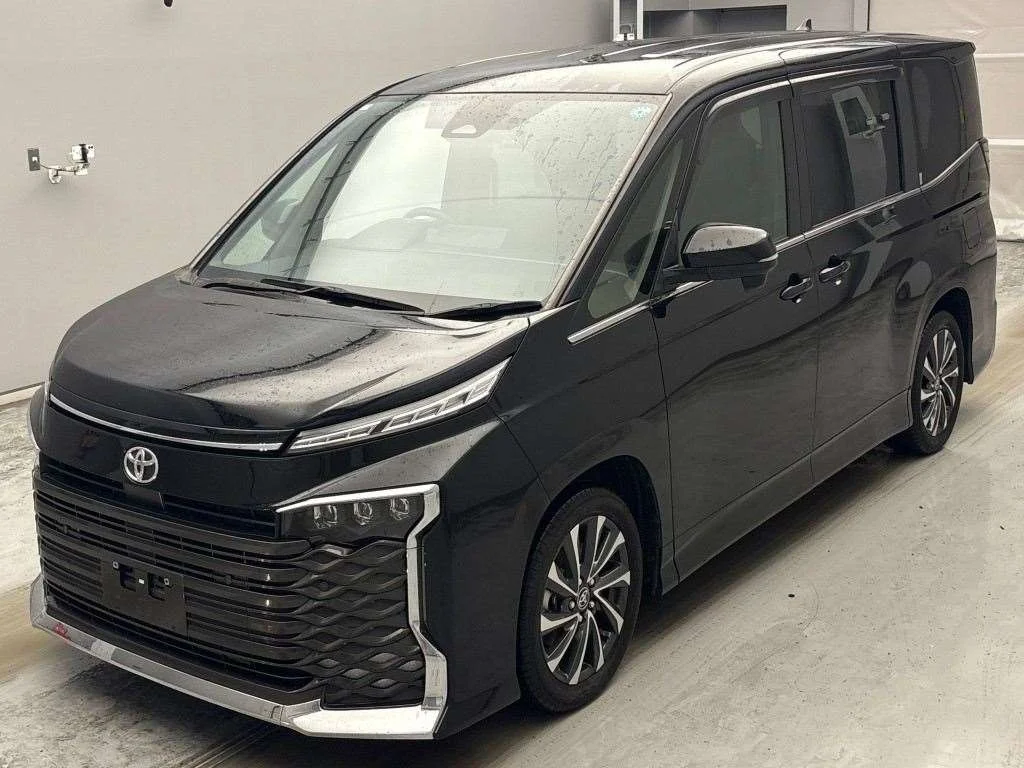 Toyota Voxy 2024