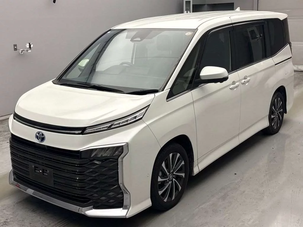 Toyota Voxy 2023