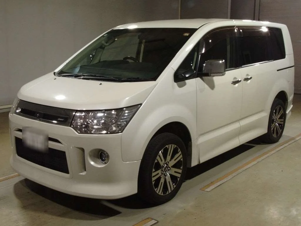 Mitsubishi Delica D:5 2010