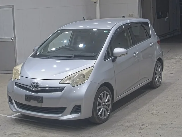 Toyota Ractis 2013