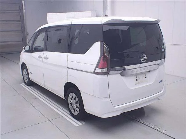 Nissan Serena  с аукциона в Японии