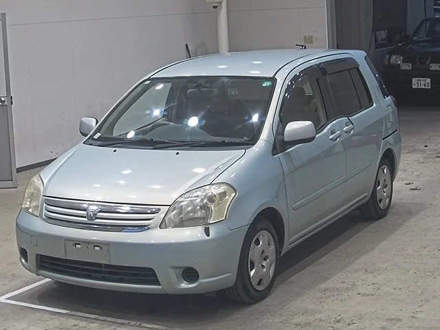Toyota Raum 2003