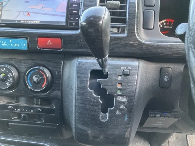 Toyota HiAce  с аукциона в Японии
