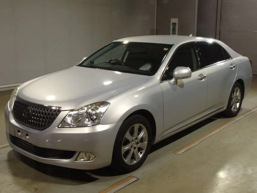 Toyota CROWN MAJESTA  с аукциона в Японии