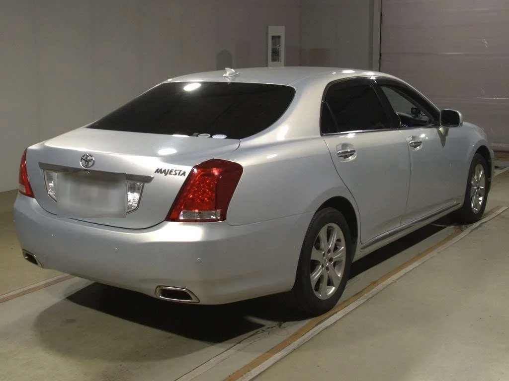 Toyota CROWN MAJESTA  с аукциона в Японии