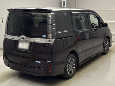 Статистика аукционов Toyota Voxy
