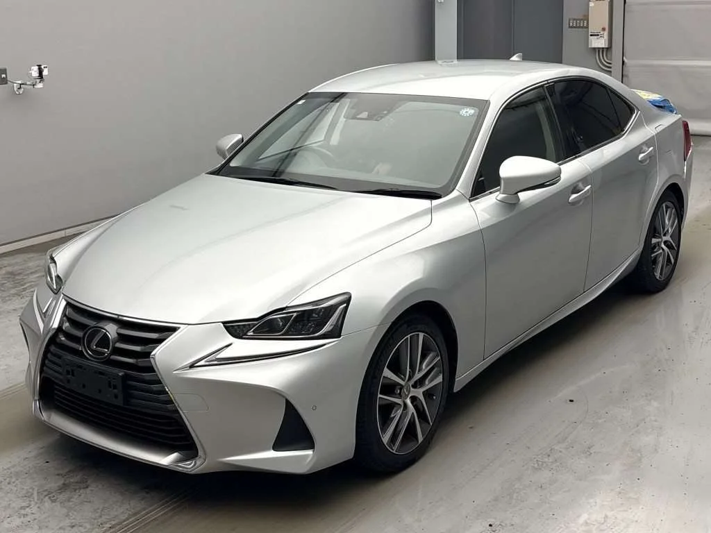Lexus IS300  с аукциона в Японии