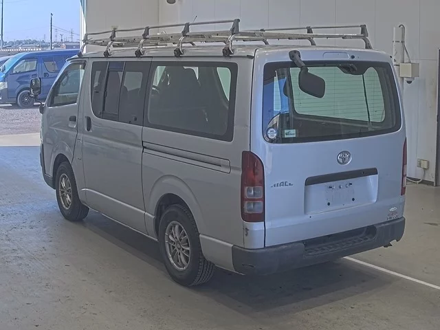 Toyota HiAce  с аукциона в Японии