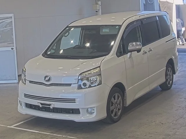 Toyota Voxy 2010