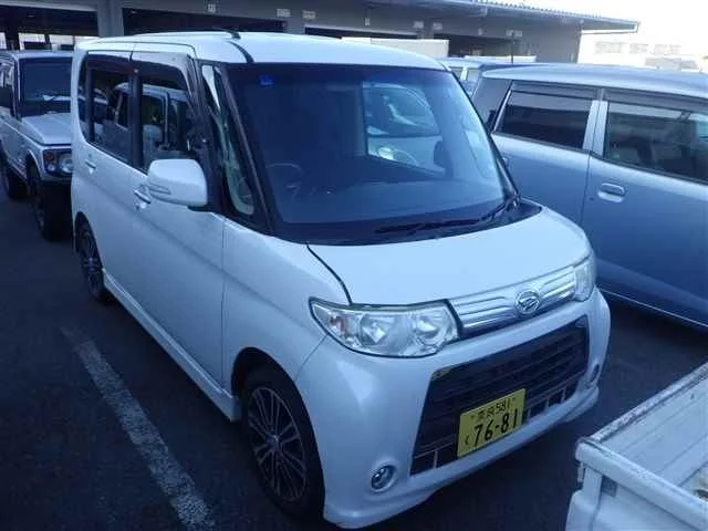 Daihatsu Tanto 2011