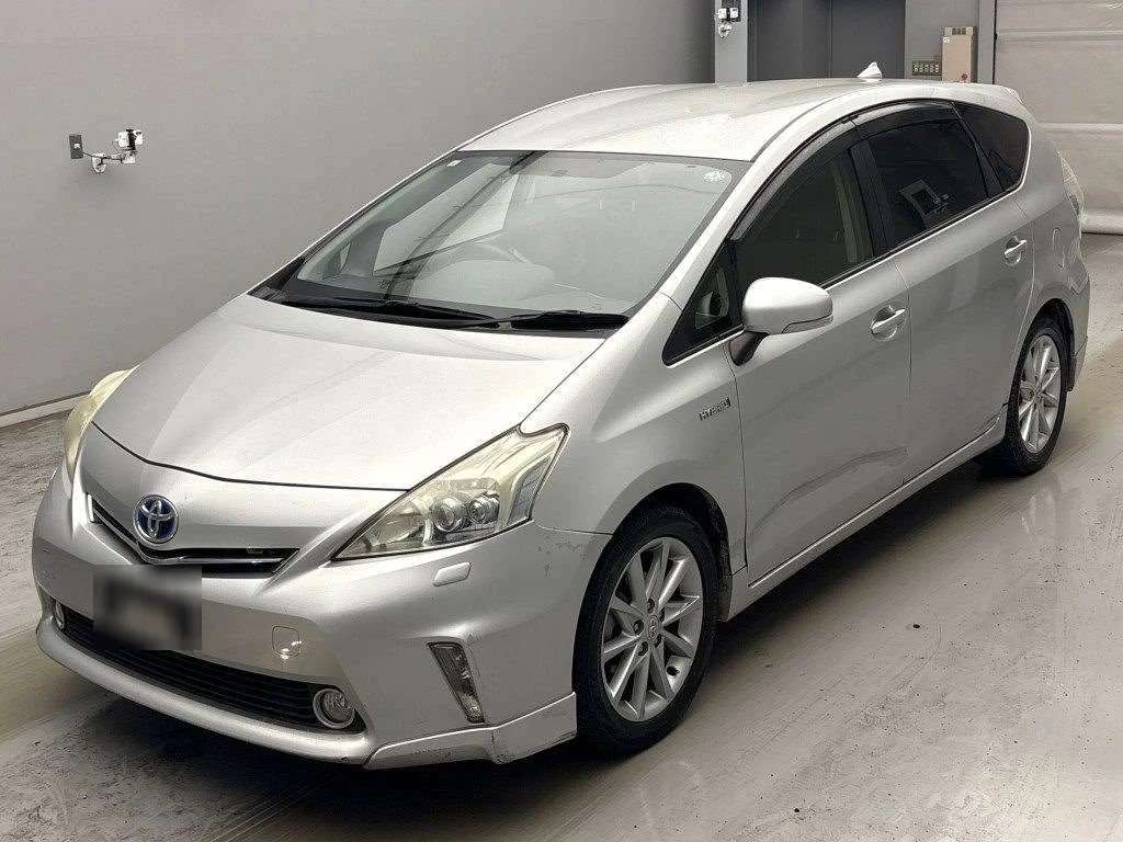 Toyota Prius Alpha 2012