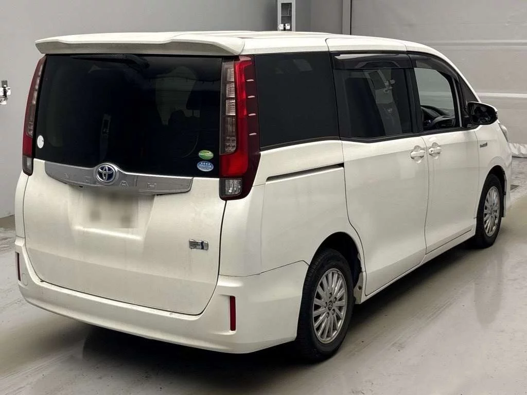 Toyota Noah 2014